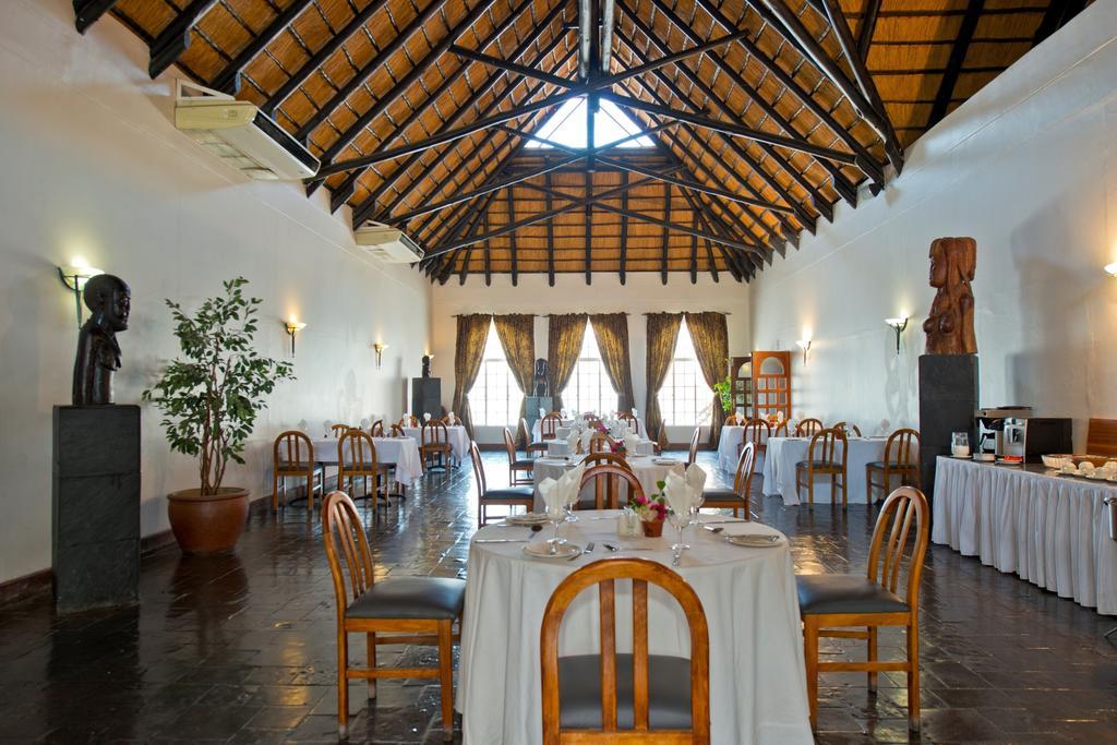 Oshakati Country Hotell Eksteriør bilde