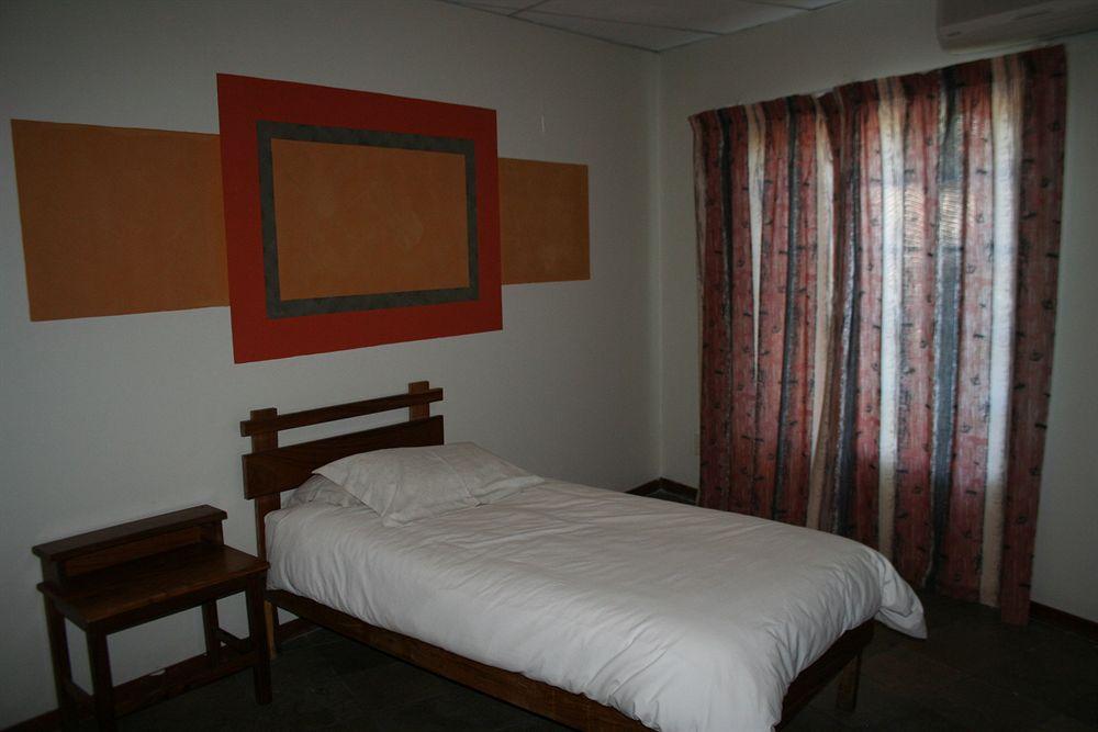 Oshakati Country Hotell Eksteriør bilde