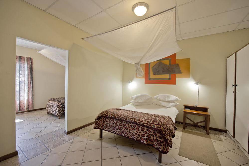 Oshakati Country Hotell Eksteriør bilde
